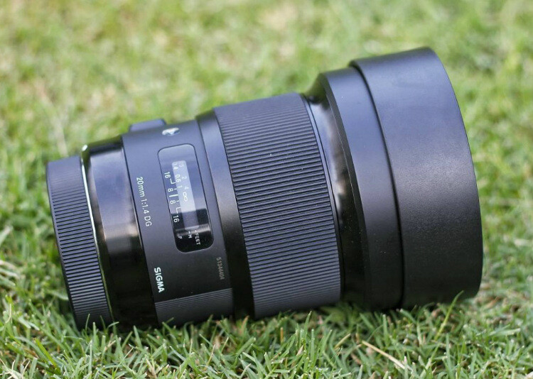 Primes versus zooms Sigma 20mm